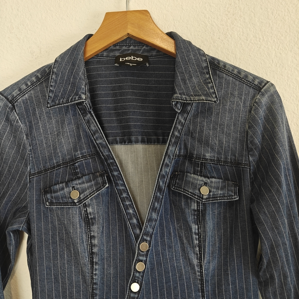 Bebe Denim Pinstripe Jumpsuit Sz 28 (US 6) V-Neck Button Chic Utility One-piece - Picture 8 of 16
